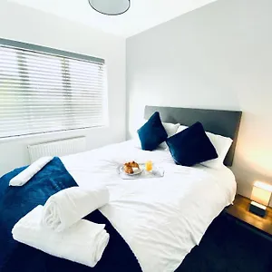 Apartment Hu-thirteen Apt Two- Sleeps 4